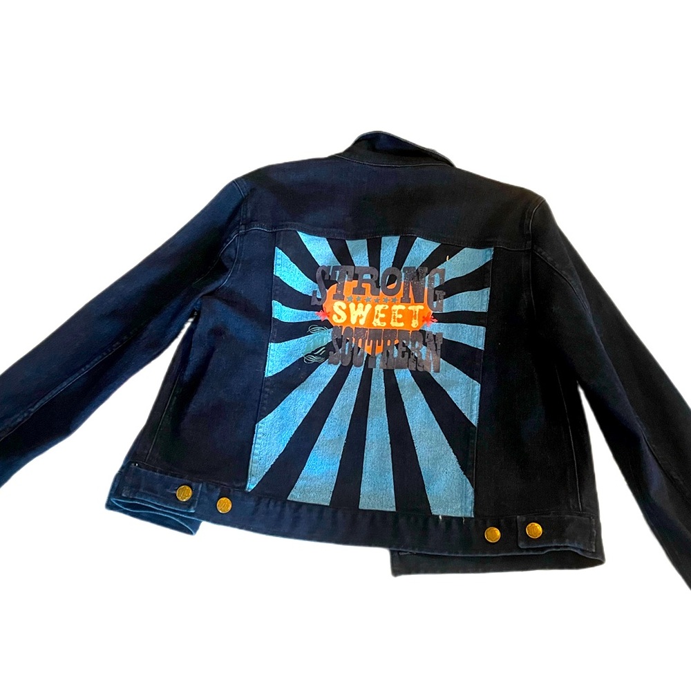 Draper James Denim Jacket Large - Sweet and Southern.  New with Tags